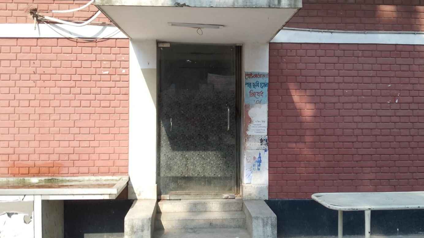 ফোন বন্ধ, দরজা ভেঙে মিলল গলিত মরদেহ