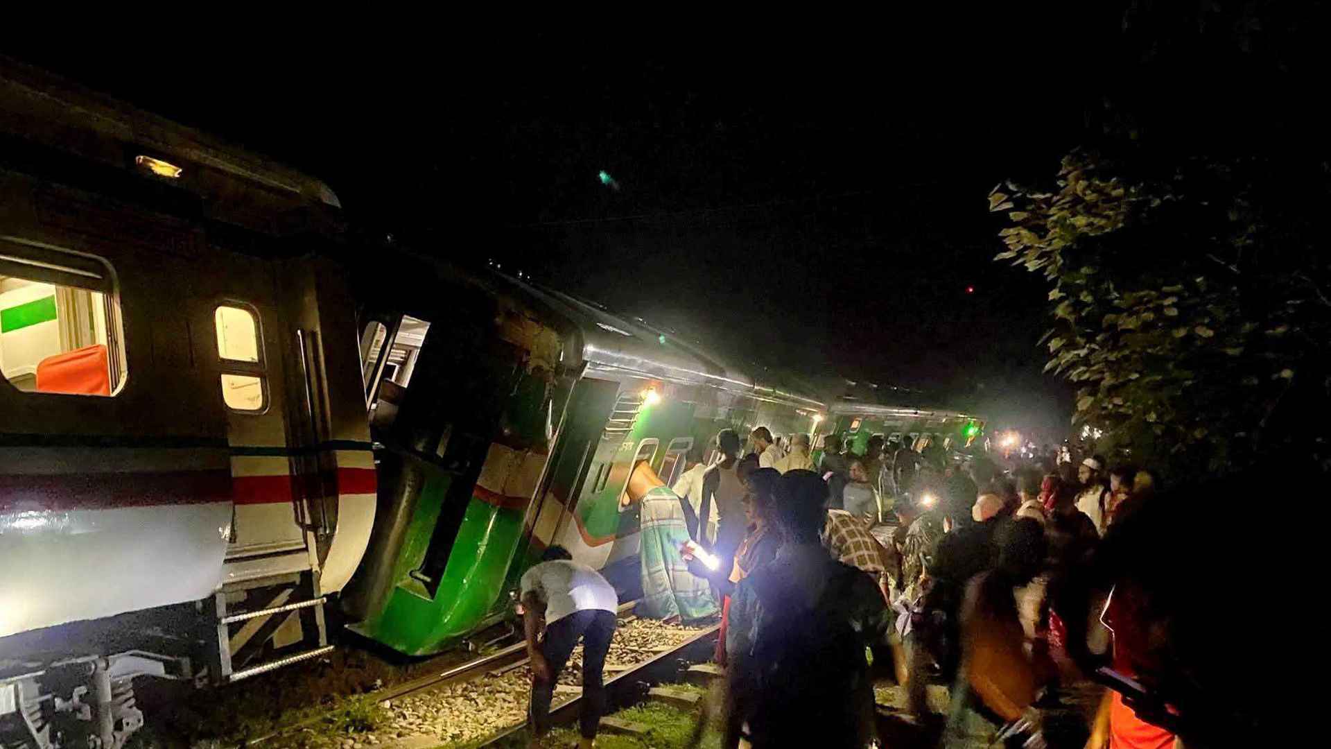 ময়মনসিংহে বিজয় এক্সপ্রেসের ৩ বগি লাইনচ্যুত