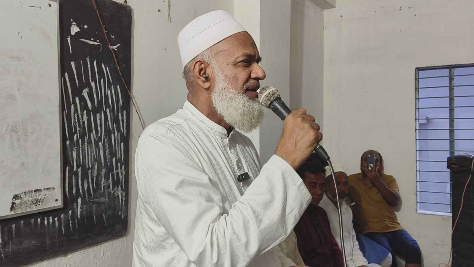 হয় মাদক ব্যবসা ছাড়ুন, না হয় এলাকা ছাড়ুন: এমপি আবু তালিব