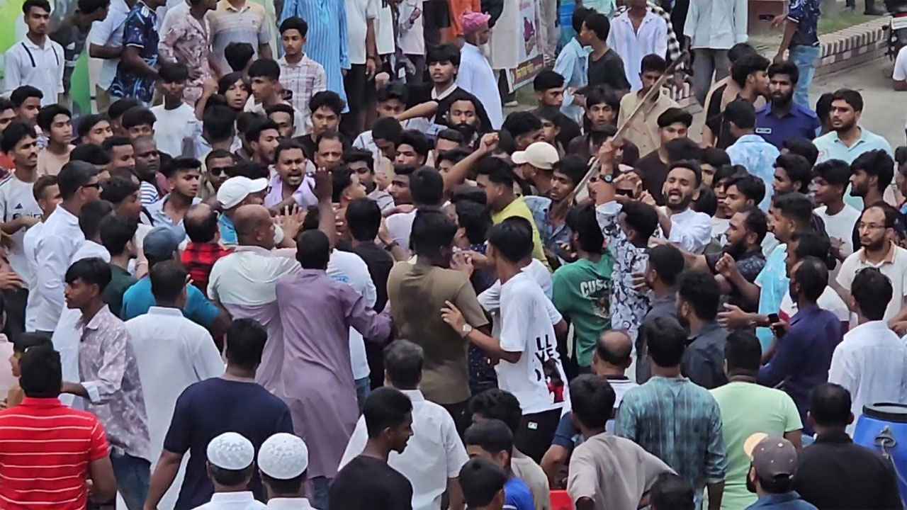 মোবাইল চুরির অপবাদ নিয়ে মুন্সিগঞ্জে যুবদলের দুই গ্রুপের সংঘর্ষ