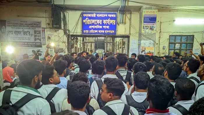 মারধরের ঘটনার তদন্ত ও জড়িতদের শাস্তি দাবিতে চিকিৎসকদের কর্মবিরতি
