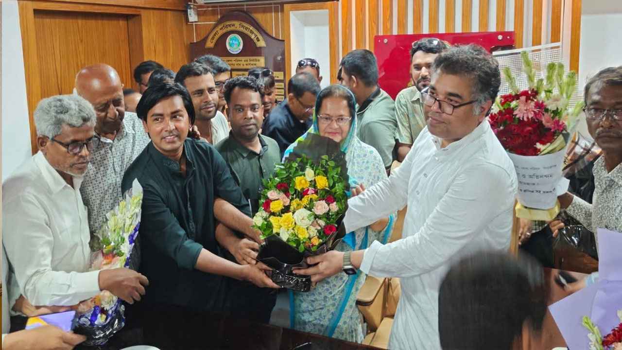 সিরাজগঞ্জ জেলা পরিষদের নতুন প্রশাসকের দায়িত্ব গ্রহণ