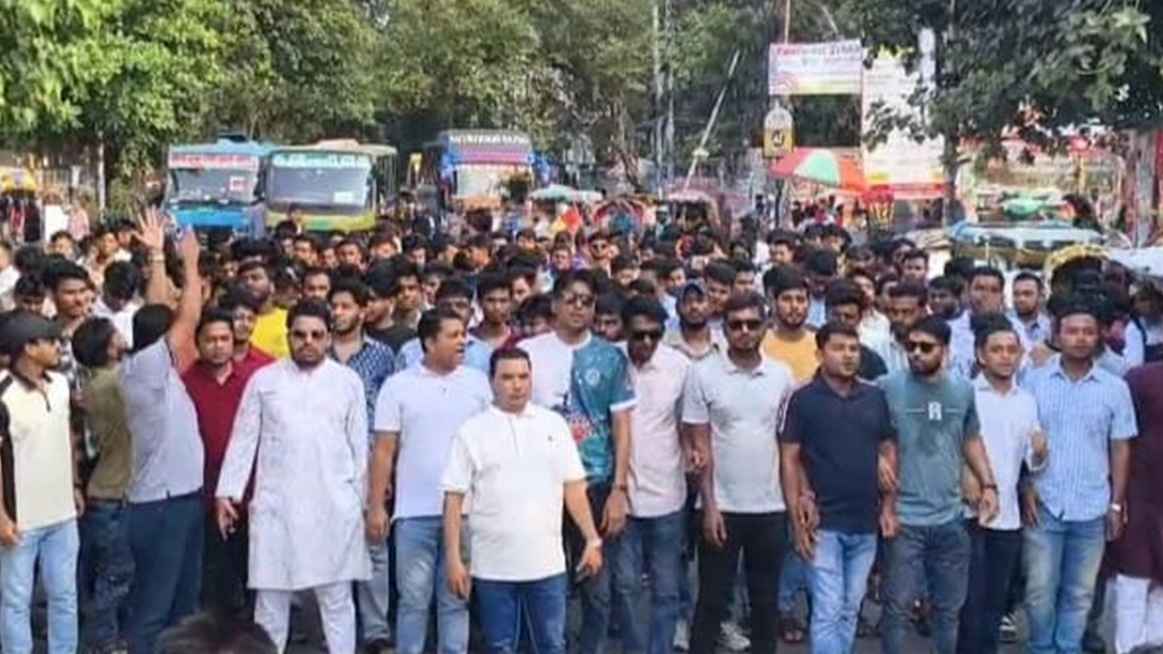 আ.লীগের নৈরাজ্য ও ষড়যন্ত্রের প্রতিবাদে ছাত্রদলের বিক্ষোভ