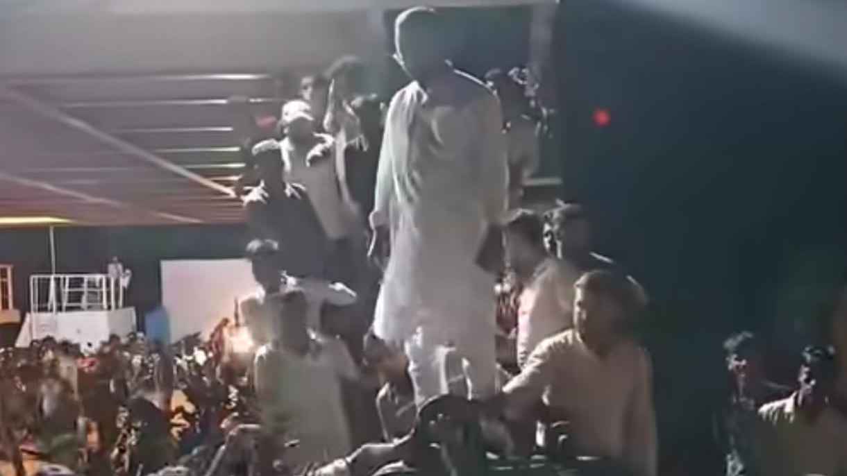 হাতিয়ায় এমপি হান্নান মাসউদের জন্য ফেরি ছাড়তে দেরি, যাত্রীদের ভোগান্তি