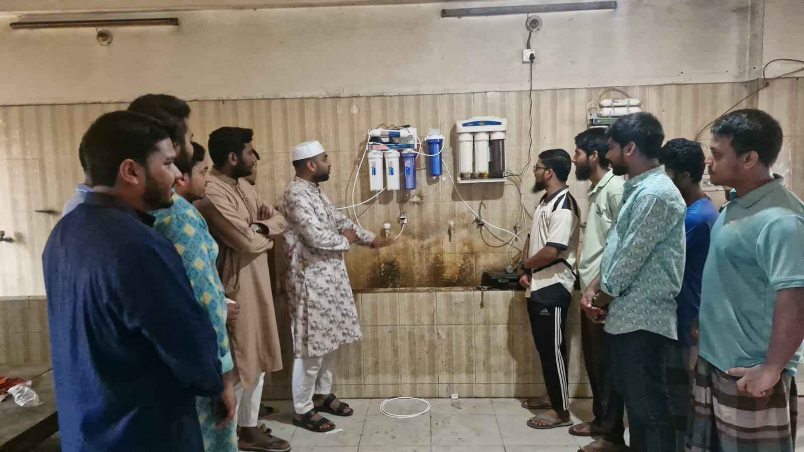হোস্টেলে ছাত্রদের জন্য সুপেয় পানির ফিল্টার দিল শিবির
