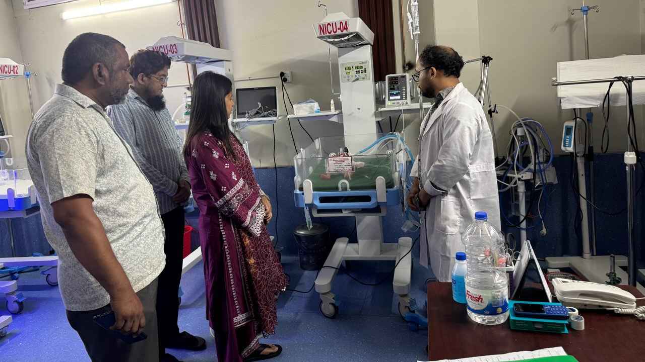 কালো পলিথিনে মোড়ানো নবজাতক উদ্ধার, ইউএনওর উদ্যোগে চমেকে ভর্তি