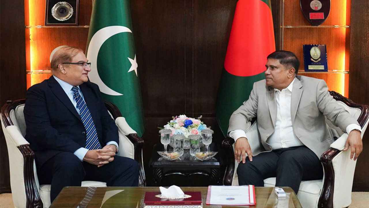 বাংলাদেশ-পাকিস্তান প্রতিরক্ষা সহযোগিতা নিয়ে বৈঠক
