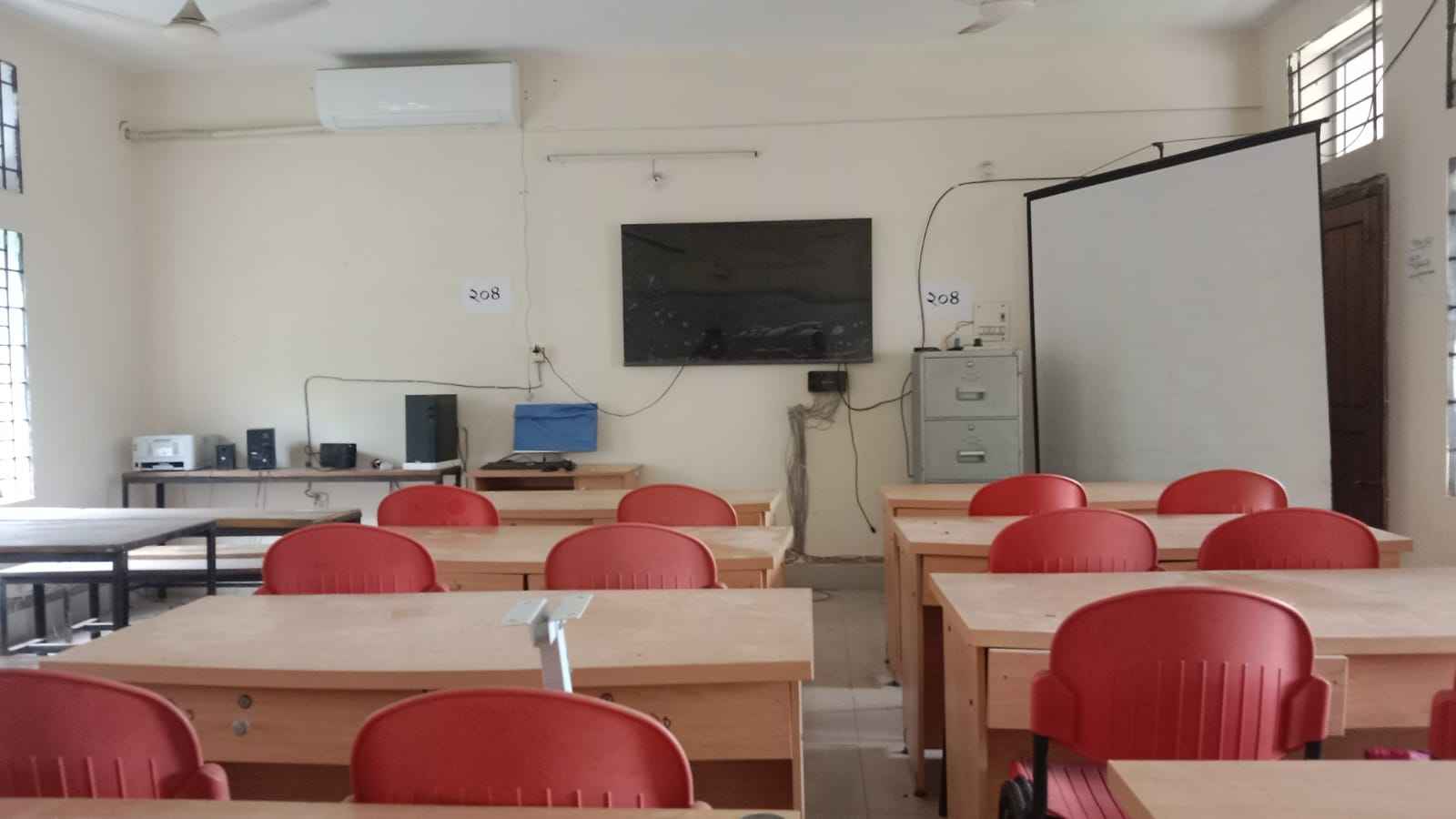 কোটি টাকার ডিজিটাল ল্যাব অচল, তালাবন্দি ১১ প্রতিষ্ঠানের কম্পিউটার রুম