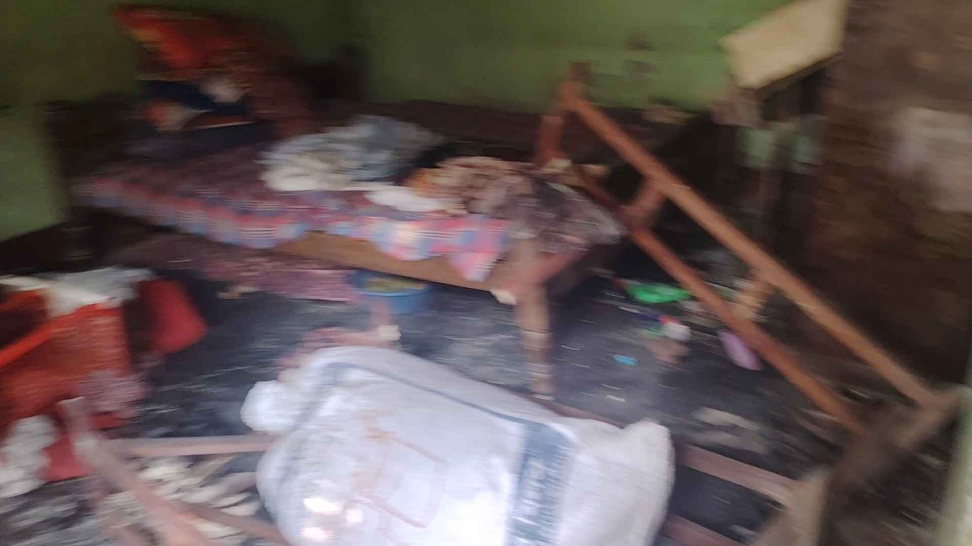 মুন্সিগঞ্জে দুই গ্রুপের দ্বন্দ্বে বিএনপি কার্যালয়সহ বাড়িঘরে হামলা, লুট