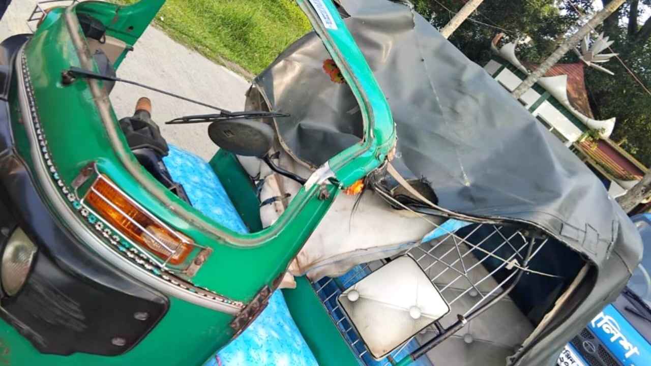 আত্মীয়ের লাশ দেখতে যাওয়ার পথে ট্রাকের ধাক্কায় নিজেই হলেন লাশ