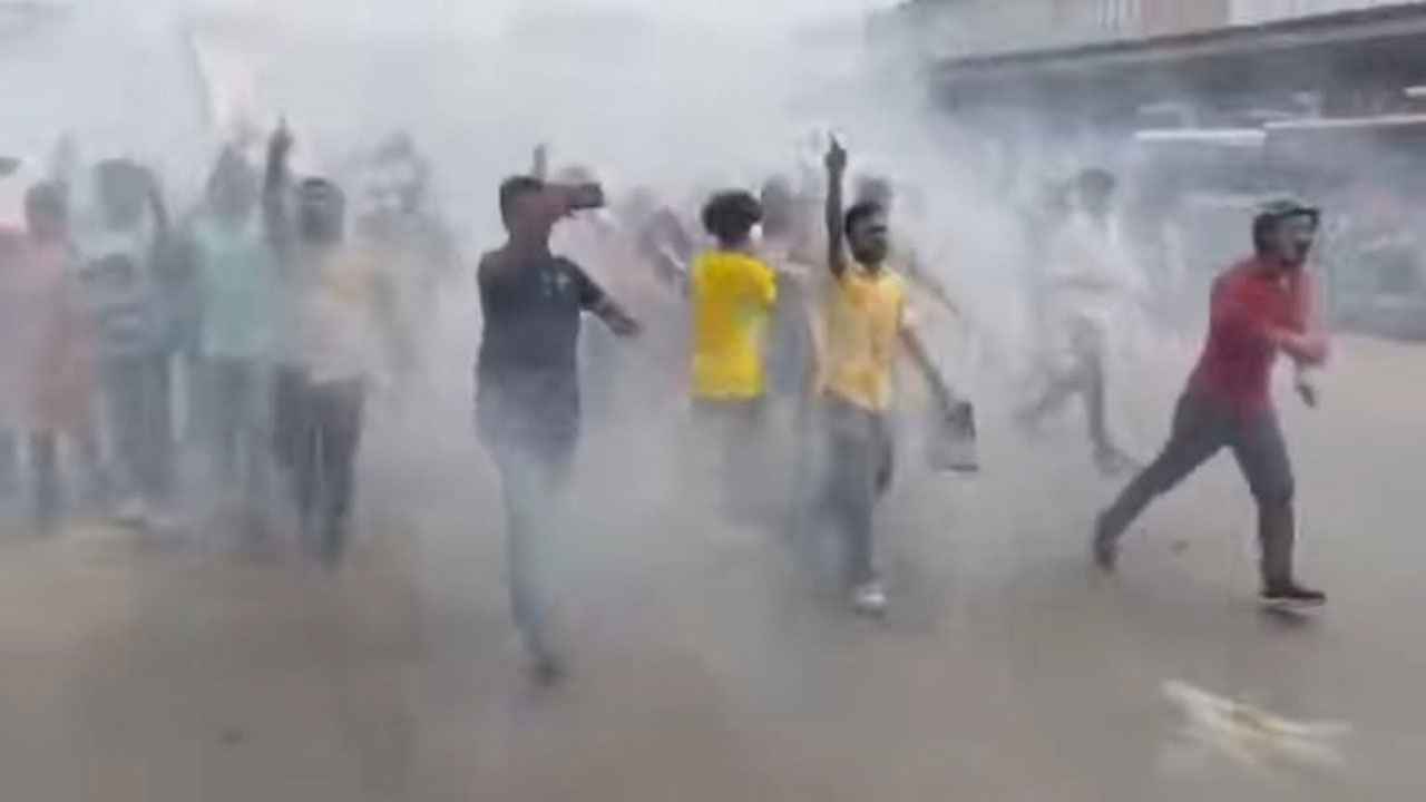 মহাখালীতে কার্যক্রম নিষিদ্ধ আ.লীগের ঝটিকা মিছিল, আটক ২