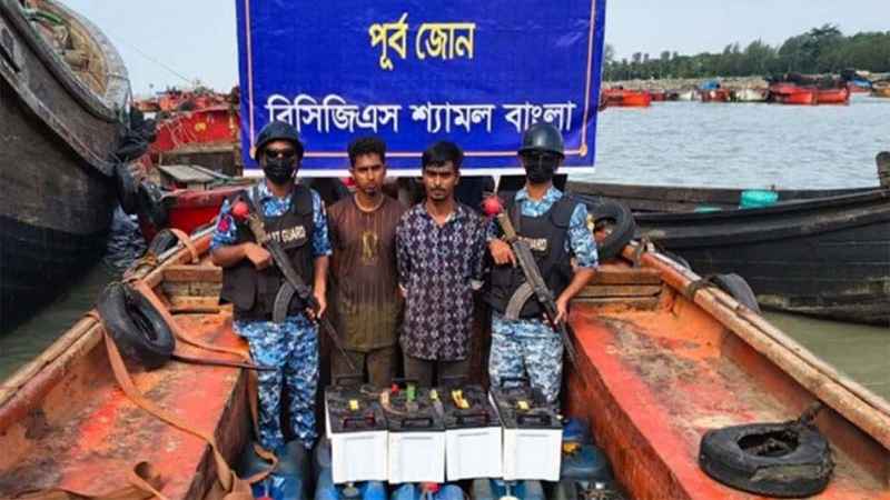 চট্টগ্রামের পতেঙ্গায় চোরাই তেল ও অস্ত্রসহ আটক ২