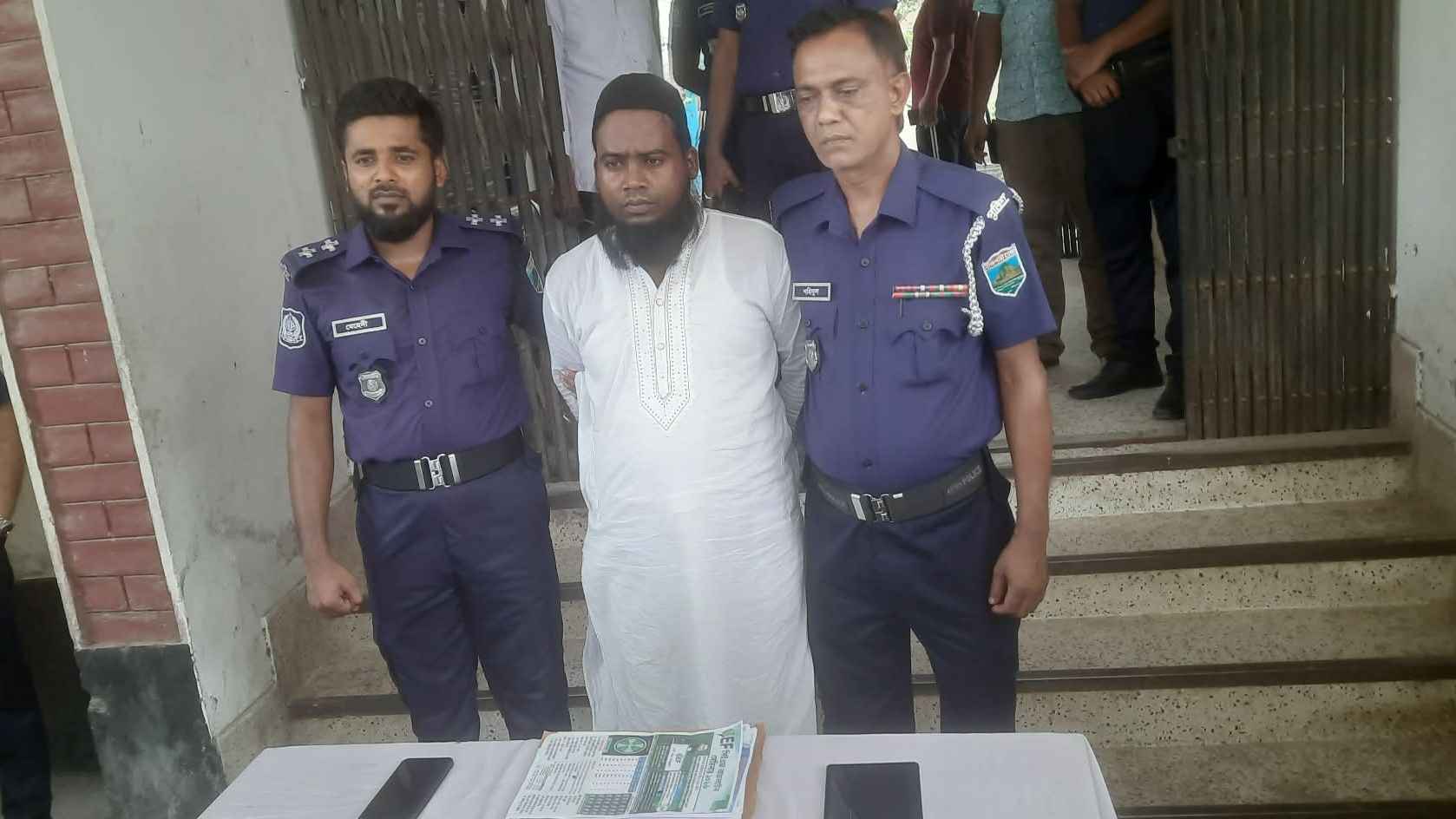 জ্বীনের বাদশা সেজে ২১ লাখ টাকা আত্মসাৎ, প্রতারক গ্রেফতার