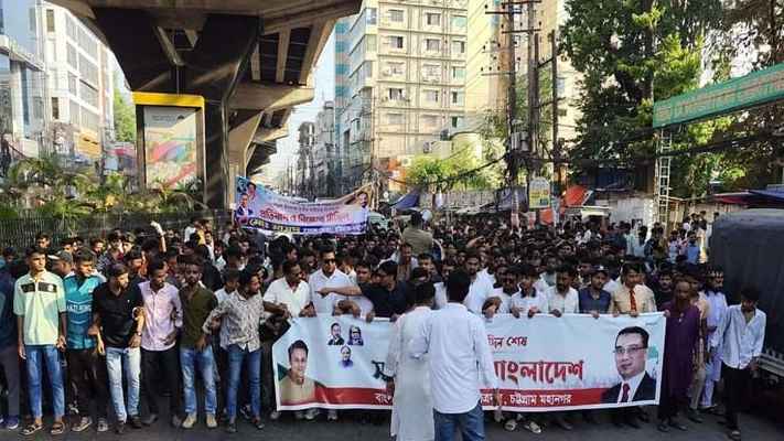 চট্টগ্রামে হঠাৎ শক্তি দেখাচ্ছে নিষিদ্ধ ছাত্রলীগ