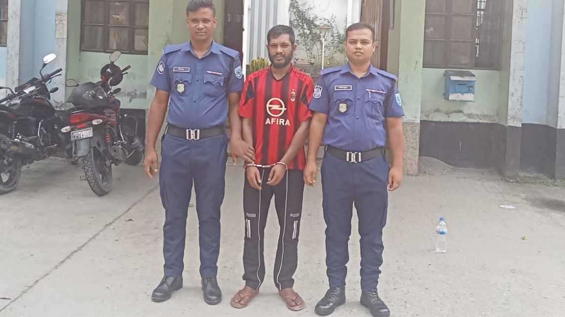 পঞ্চগড়ে হিরোইন ও ভারতীয় রুপিসহ গ্রেফতার ১