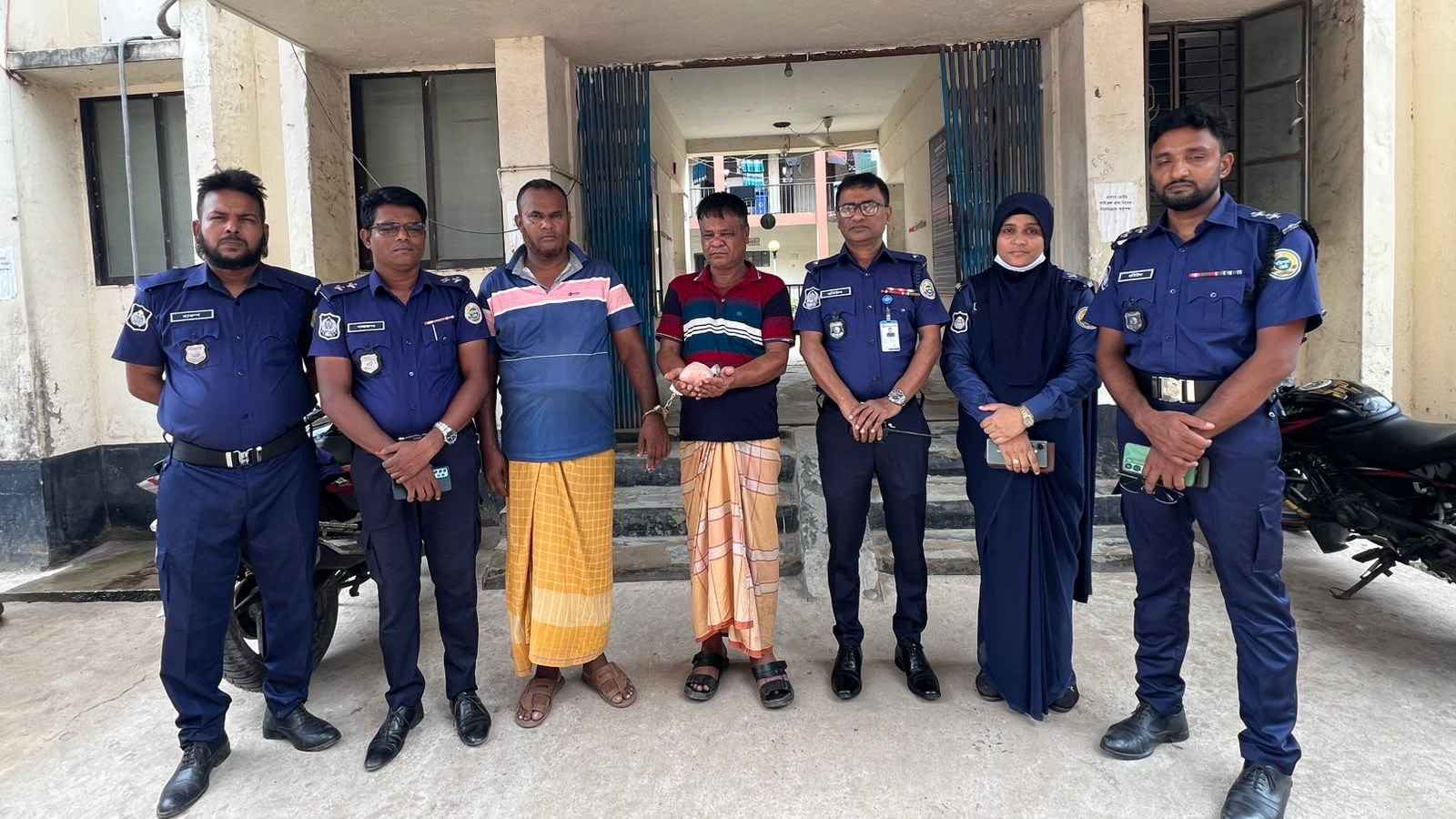 পিরোজপুরে দুই হাজার ইয়াবাসহ দুই মাদক কারবারি গ্রেফতার