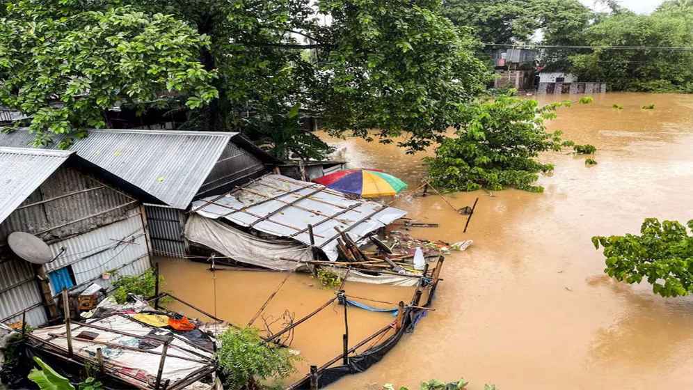 দেশের ৪ জেলায় বন্যার পদধ্বনি