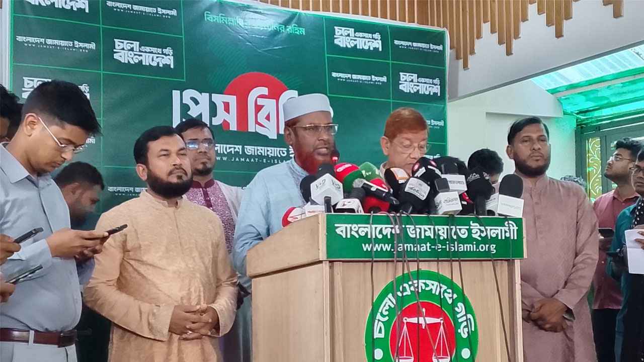 ‘ইতিহাসের সবচেয়ে বড় ঘাটতির বাজেট, বাস্তবায়নে লুটপাট হবে’