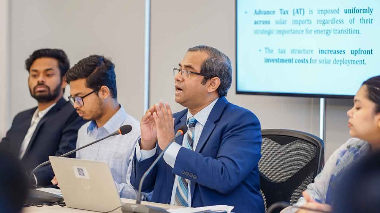 ‘রাজস্ব বৈষম্য’ সবুজ জ্বালানিতে বিনিয়োগ নিরুৎসাহিত করছে: সিপিডি