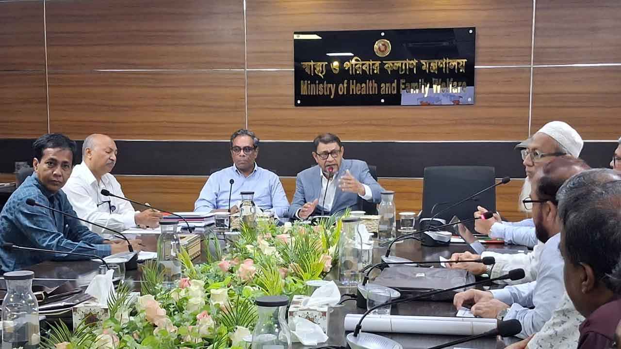ডেঙ্গুতে বেড ও চিকিৎসা ফ্রি, পরীক্ষার খরচে ৮০ শতাংশ ছাড়ের নির্দেশ