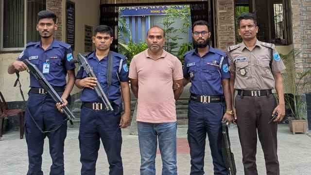 ফরিদপুরে বিস্ফোরক মামলায় যুবলীগ সভাপতি বাবু গ্রেফতার