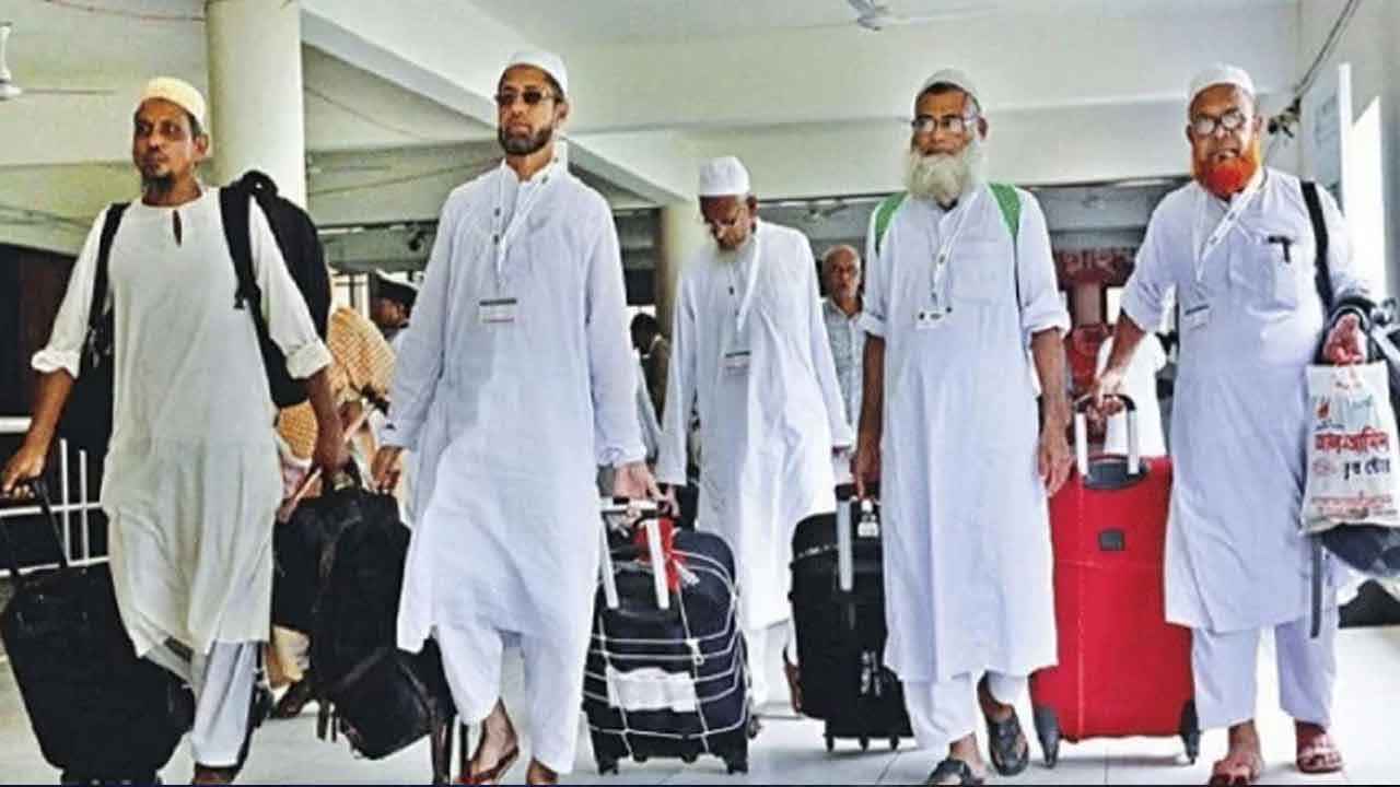 দেশে ফিরেছেন ৩৭৪৩৫ হাজি, মৃত্যু ৪৮