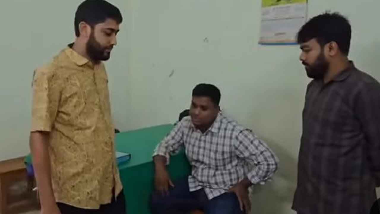 ৮টা ১৫ মিনিটের পর কেউ এলে তাদের উপস্থিতি নেবেন না: হাসনাত আব্দুল্লাহ