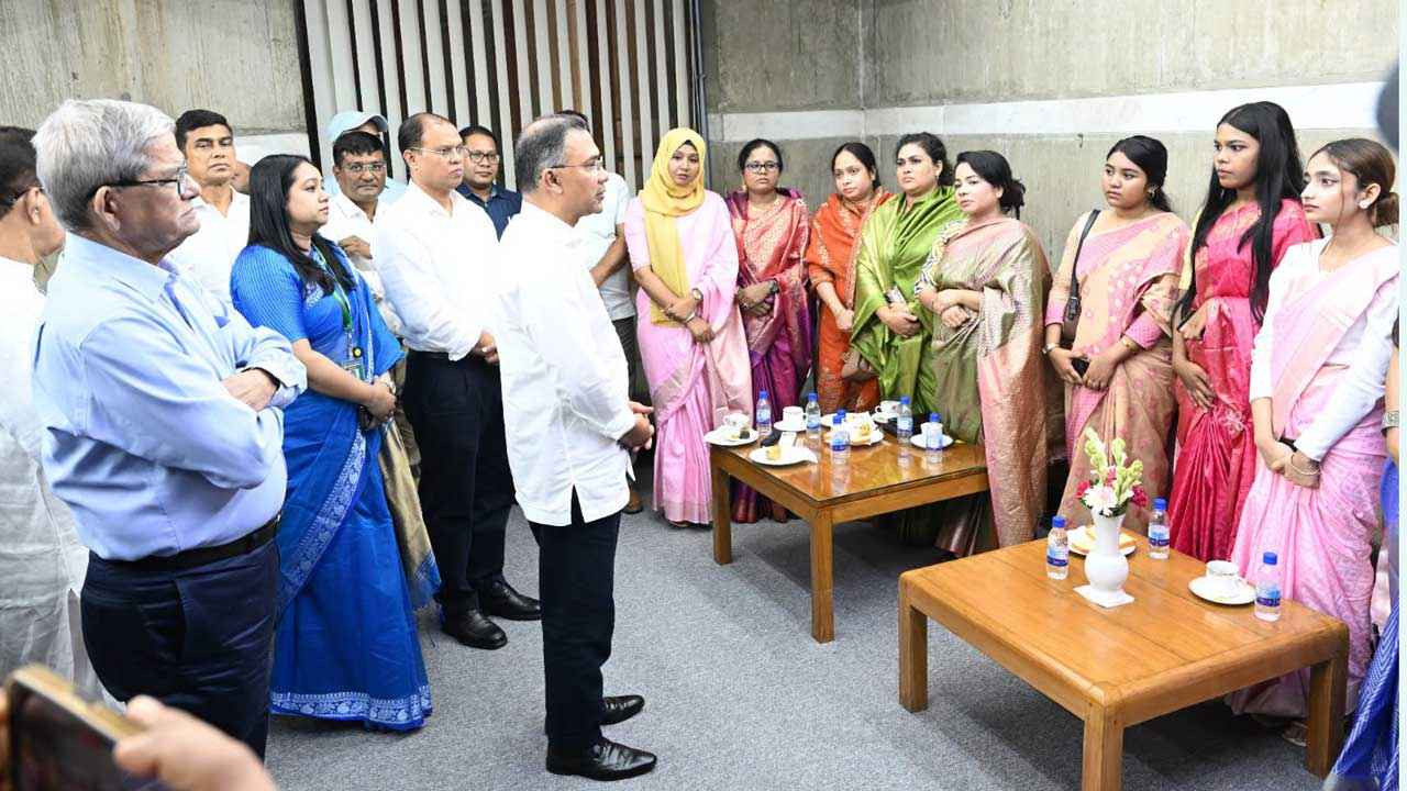 প্রধানমন্ত্রীর সঙ্গে সাক্ষাৎ করলেন গুম-খুনের শিকার পরিবারের সদস্যরা