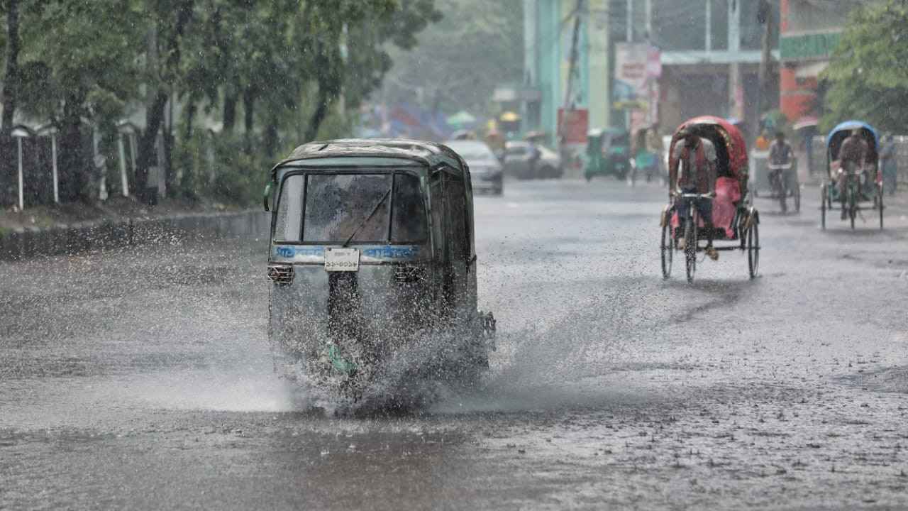 পাঁচ বিভাগে মৌসুমি বায়ুর বিস্তার, সারাদেশে ভারী বৃষ্টির আভাস