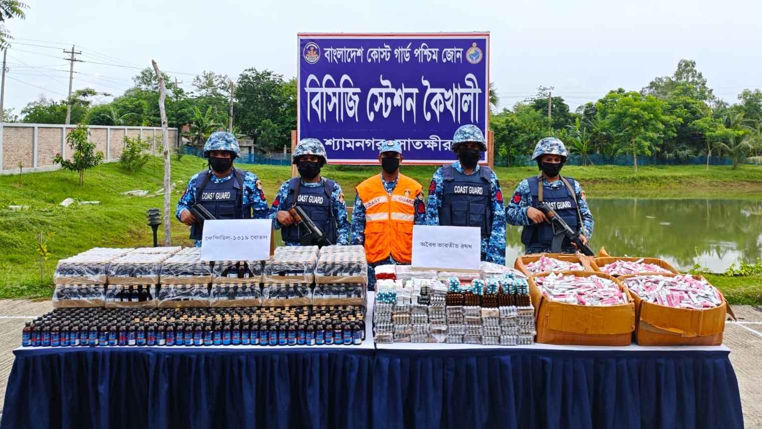 শ্যামনগরে ৩৩ লাখ টাকার ফেনসিডিল ও ভারতীয় ওষুধ জব্দ