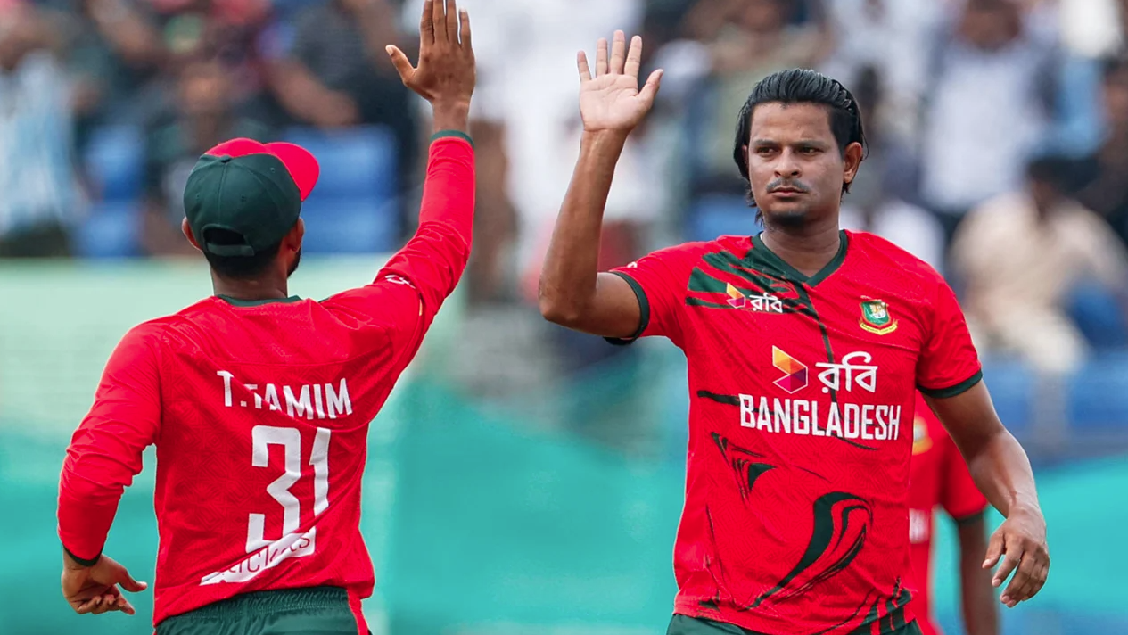 নাসুম-রানার পর মুস্তাফিজের আঘাত, ৩ উইকেট নেই অজিদের