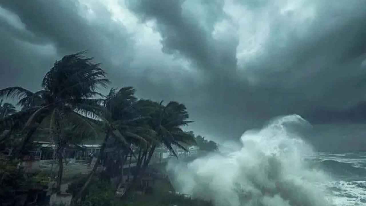 ৮ অঞ্চলে ঝড়ের শঙ্কা, নদীবন্দরে সতর্কবার্তা