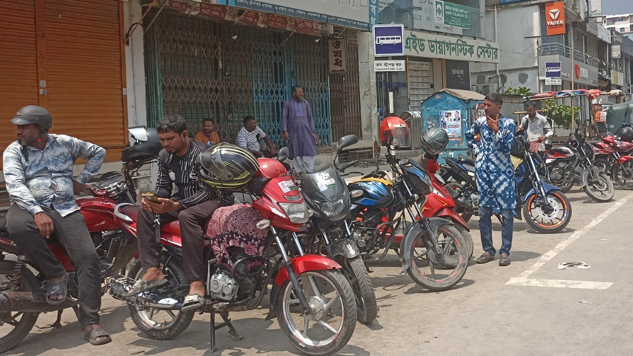 অকটেনের দাম নিয়ে মোটরসাইকেলচালকদের ক্ষোভ