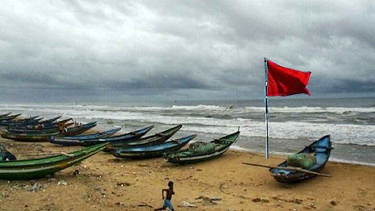 দেশের সব সমুদ্রবন্দরে ৩ নম্বর সতর্ক সংকেত জারি