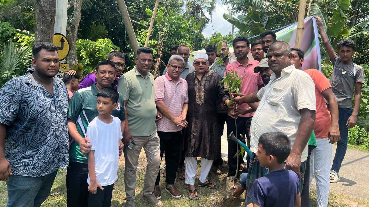 বৃক্ষরোপণ সামাজিক আন্দোলনে পরিণত করতে হবে: বাসস চেয়ারম্যান