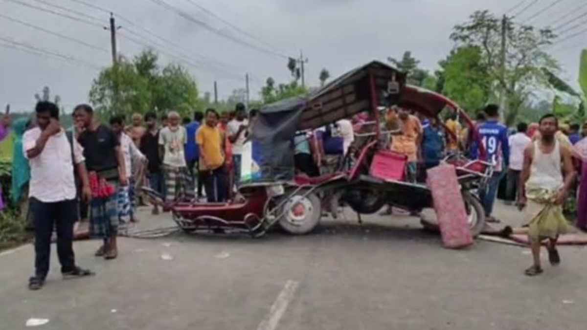 গাইবান্ধায় বাসের ধাক্কায় ইজিবাইক চালক নিহত