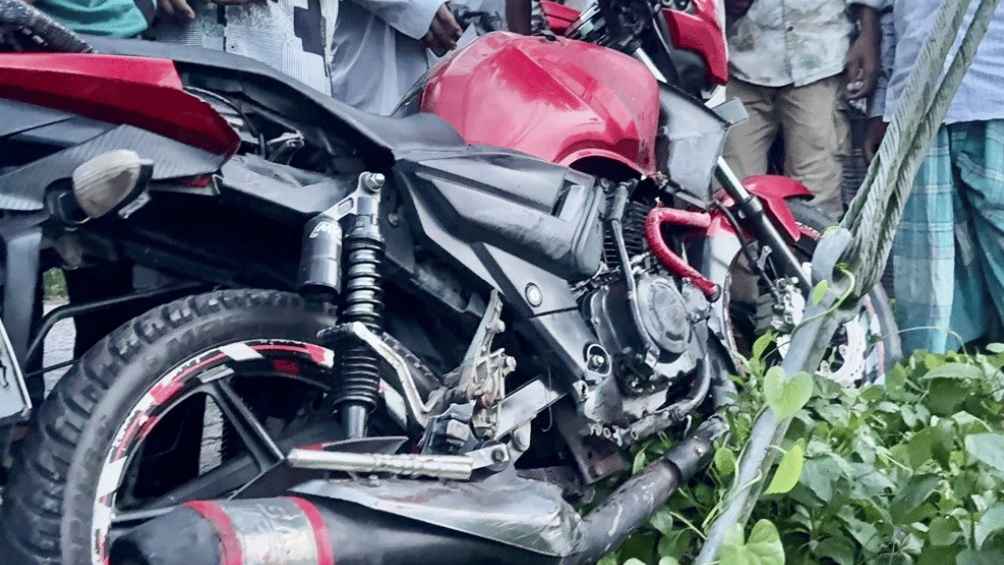 চরভদ্রাসনে ড্রাম ট্রাকের ধাক্কায় মোটরসাইকেল চালক নিহত