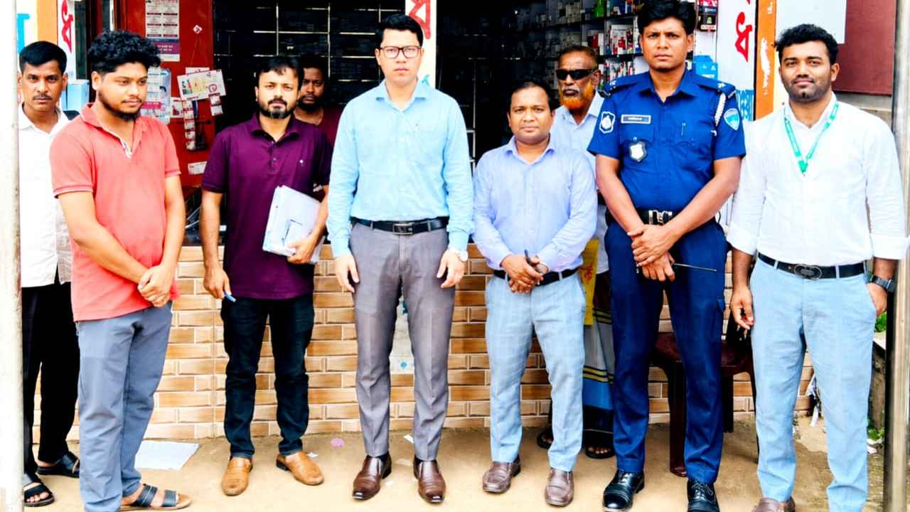 মেয়াদোত্তীর্ণ ও ফিজিশিয়ানস স্যাম্পল রাখার দায়ে ৫ ফার্মেসিকে জরিমানা