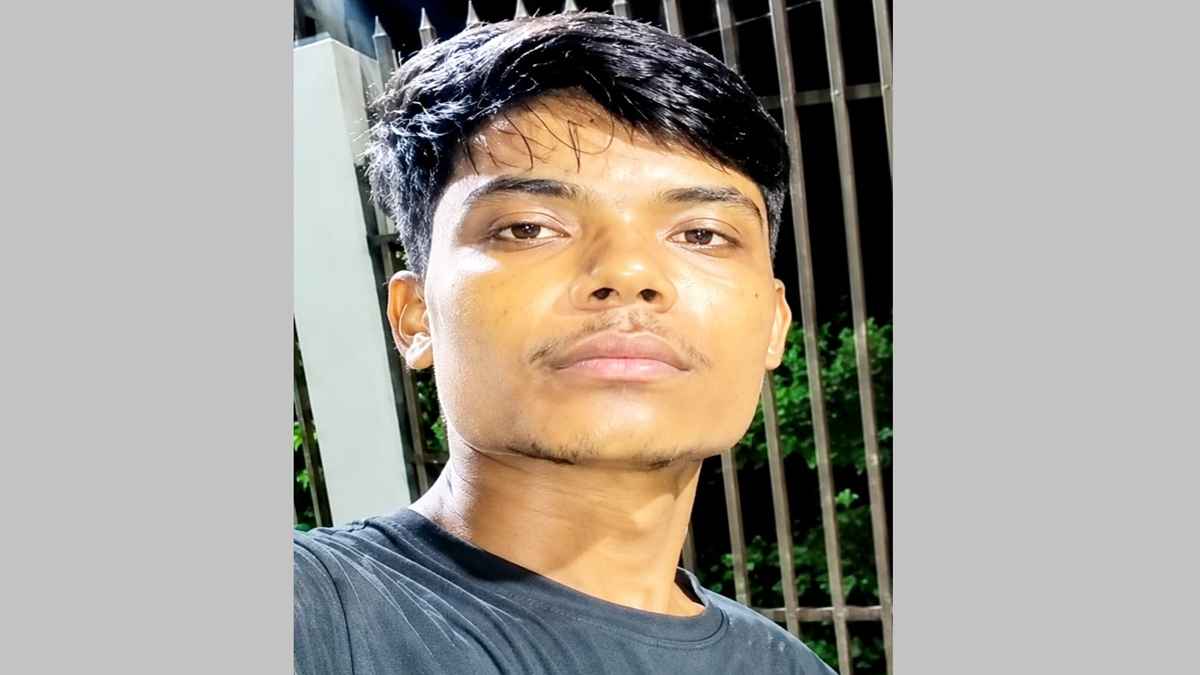 বৃদ্ধকে বাঁচাতে গিয়ে ট্রেনের ধাক্কায় প্রাণ হারালেন তরুণ