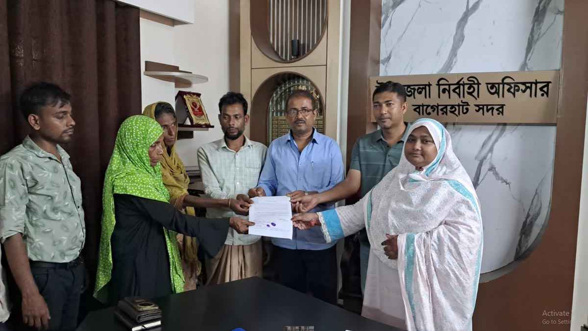 স্বজনদের কাছে ফিরলেন কুমিরের আক্রমণে নিহত ফাতেমার মা