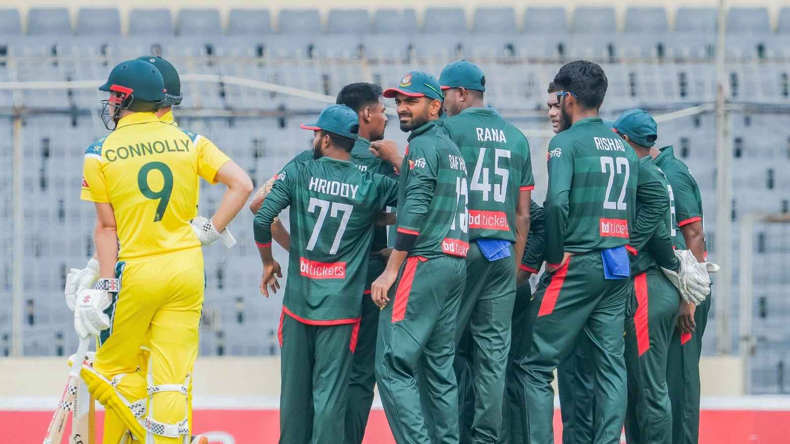 অজিদের ব্যাটিং বিপর্যয়, শূন্য রানে নেই তিন উইকেট