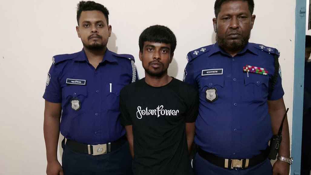 বাঞ্ছারামপুরে অস্ত্রসহ যুবক গ্রেফতার