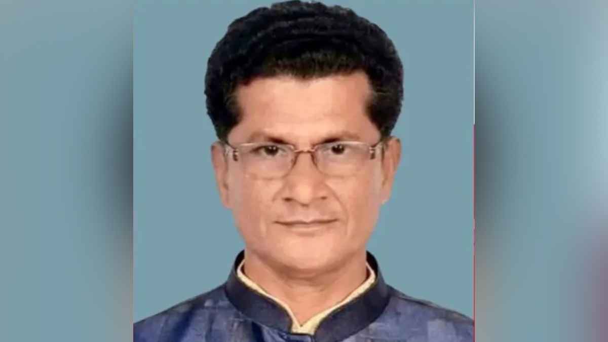 পাথরঘাটার সাবেক উপজেলা চেয়ারম্যান মোস্তফা গোলাম কবির গ্রেফতার