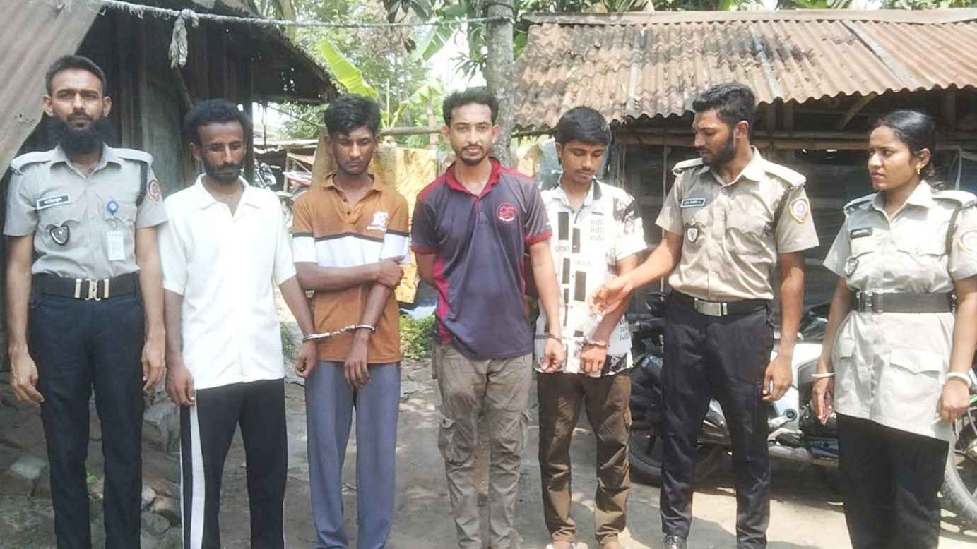 নড়াইলে ইয়াবা সেবনকালে আটক ৪ যুবক, বিভিন্ন মেয়াদে জেল-জরিমানা