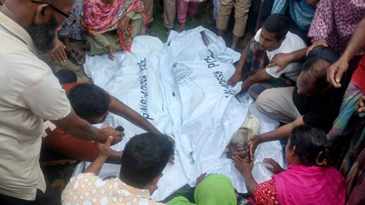 সাইকেল ধরতেই বিদ্যুৎস্পৃষ্ট স্বামী, বাঁচাতে গিয়ে মারা গেলেন স্ত্রীও