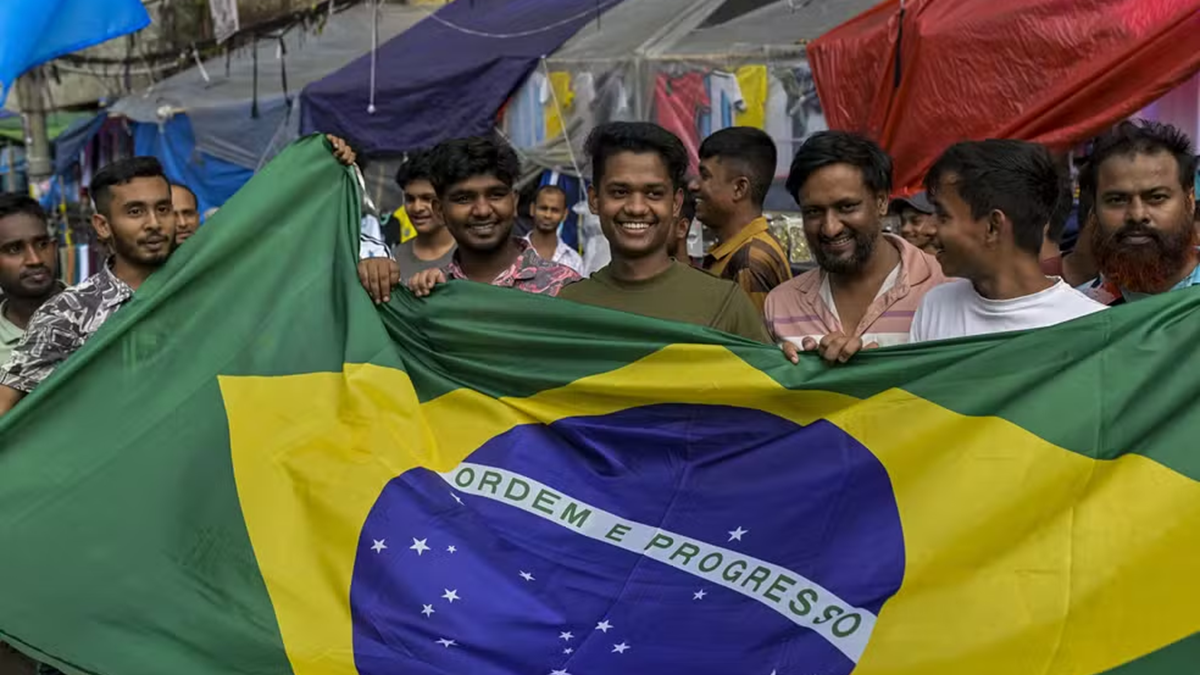বাংলাদেশে ব্রাজিল ভক্তদের উন্মাদনার খবর ব্রাজিলিয়ান গণমাধ্যমে!