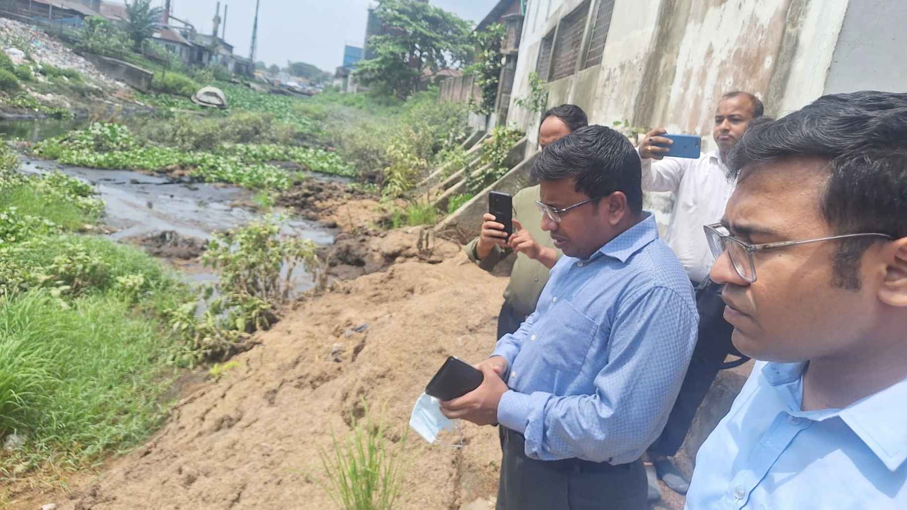 চাঁদপুরে খাল দূষণ ও ভরাট করায় দুই রাইস মিল মালিককে জরিমানা