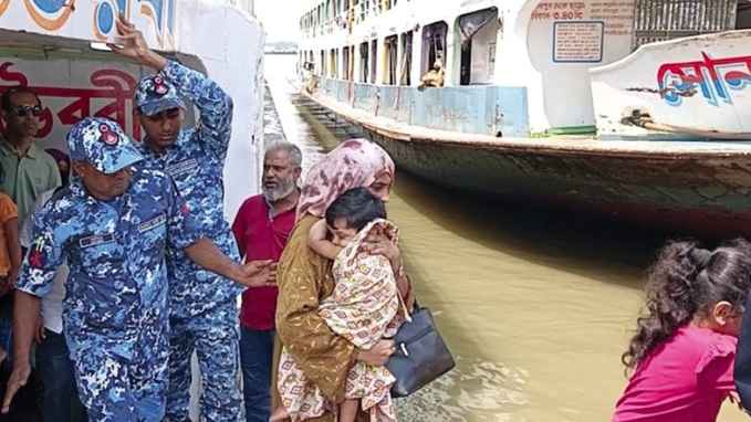 লঞ্চে অসুস্থ শিশুকে চিকিৎসা সহায়তা কোস্ট গার্ডের