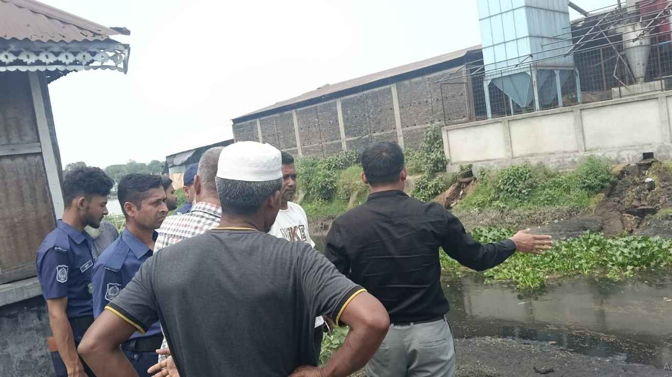 চাঁদপুরে খাল দূষণ করায় ৩ রাইস মিল মালিকের জরিমানা