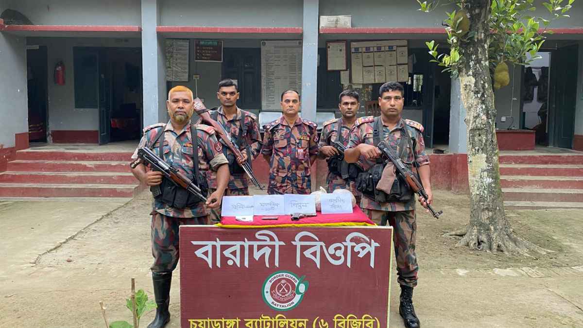 চুয়াডাঙ্গায় বিজিবির অভিযানে বিদেশি পিস্তল-গুলি-গাঁজা উদ্ধার